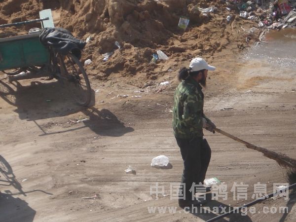 娱乐:我们楼下中国最牛的环卫工