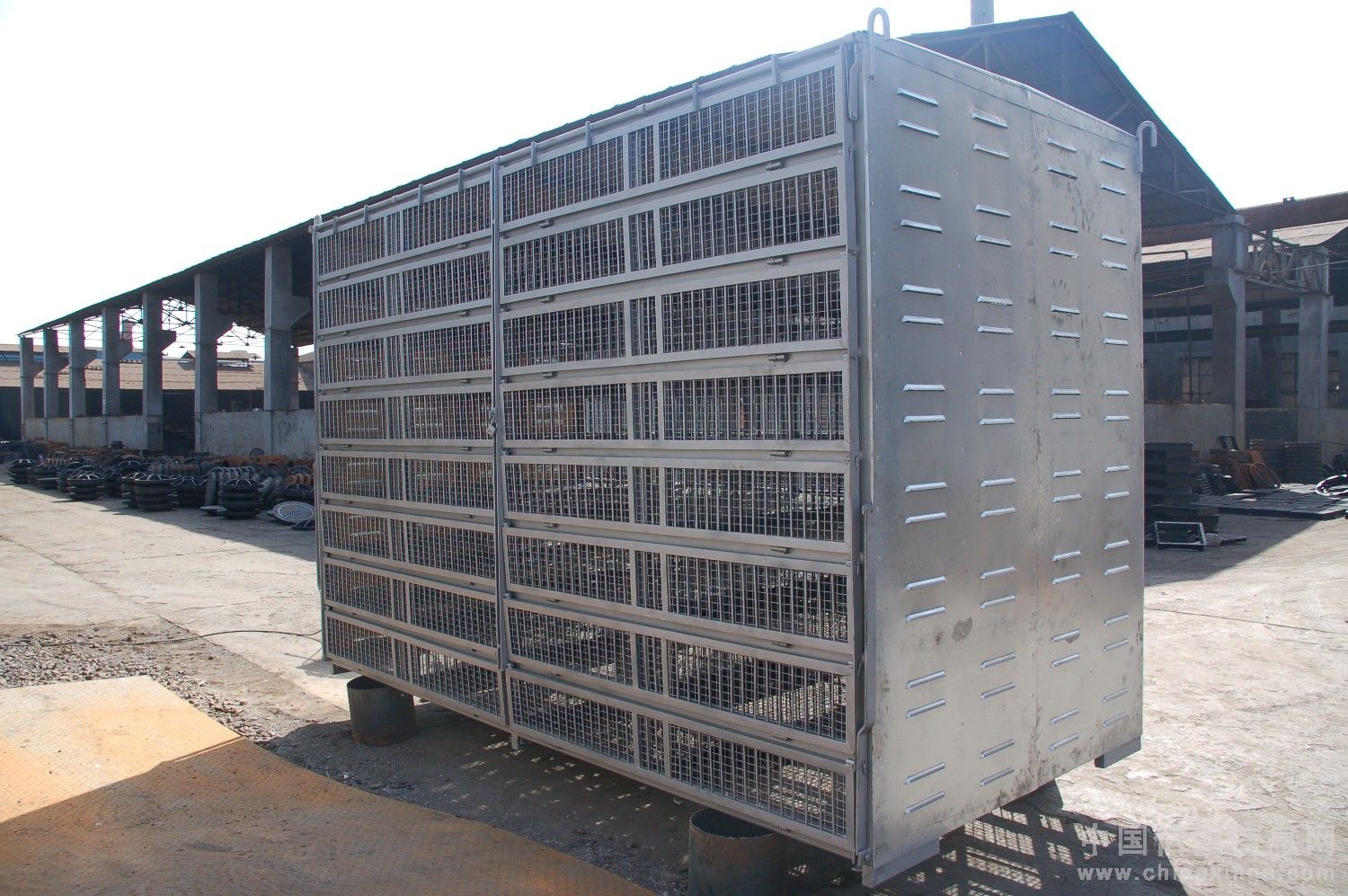 此结构采用60x40x3mm方管全部满焊接而成,有强度大的特点.